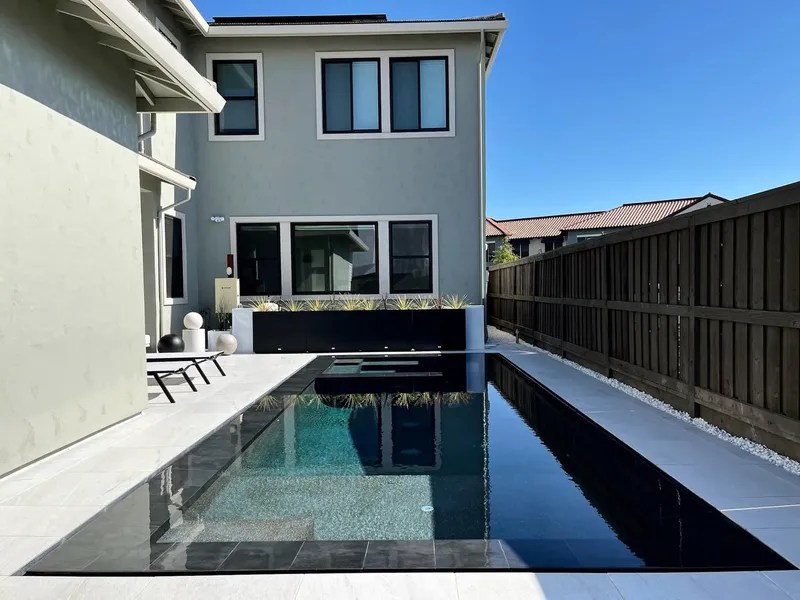 Modern Pool Design by Infinity E. Pools in Northern California